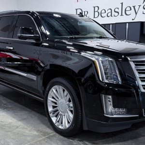 2019-Cadillac-Escalade001.jpg