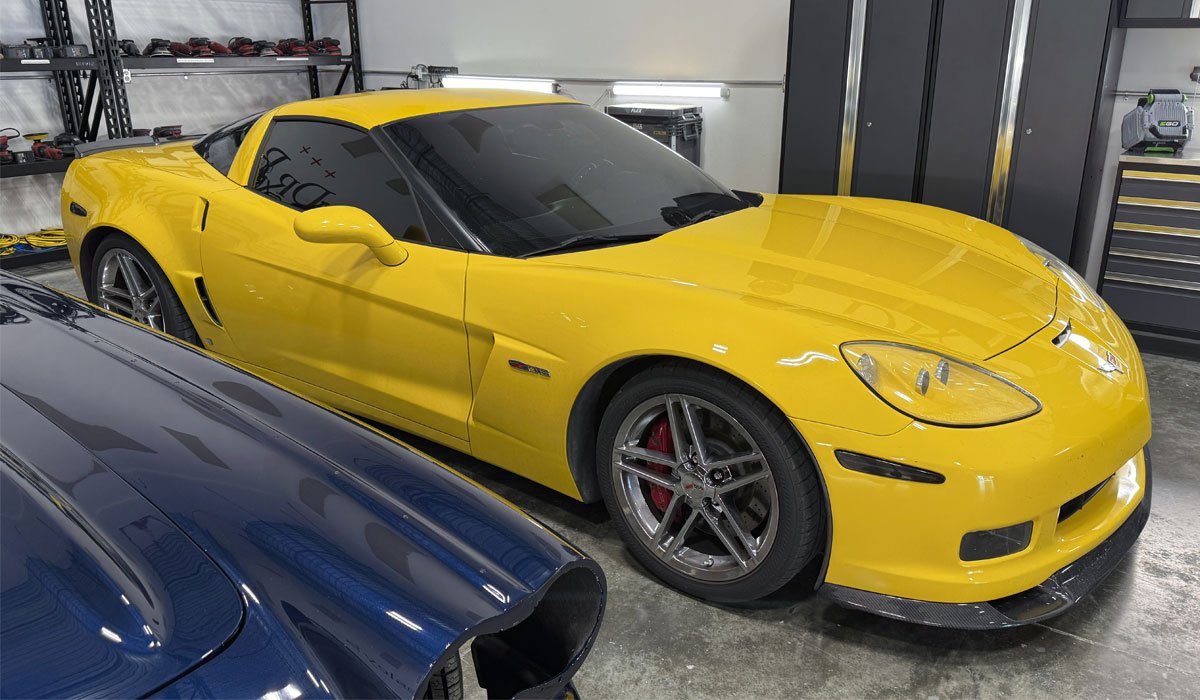 2007-Z06-Yell-Corvette002.jpg
