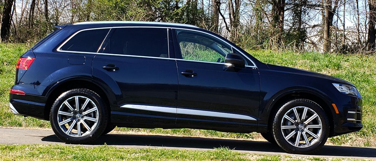 2018AudiQ7002.jpg