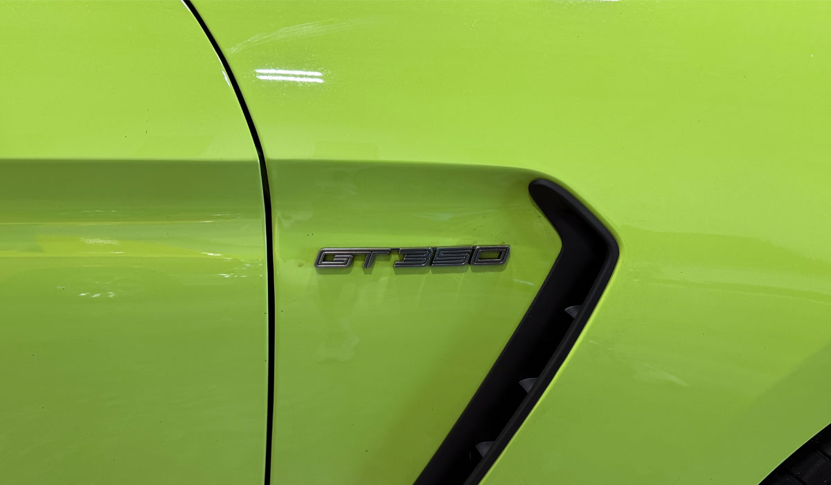 2020-Shelby-GT350-Grabber-Green003.jpg