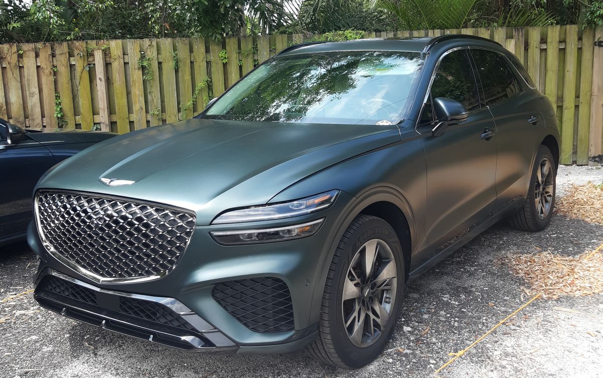 2022GenesisGV70001.jpg