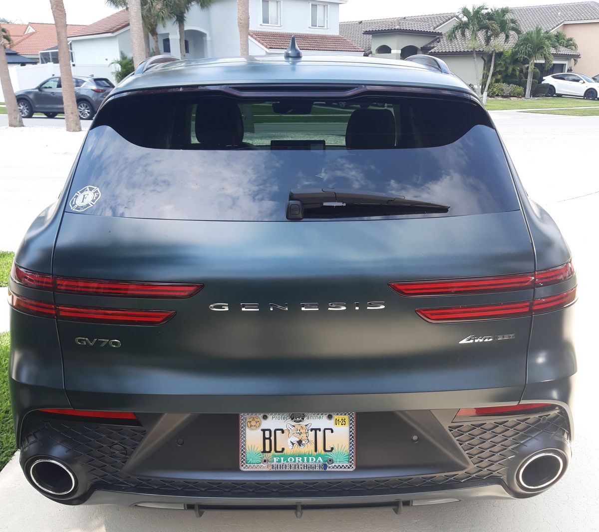 2022GenesisGV70004.jpg
