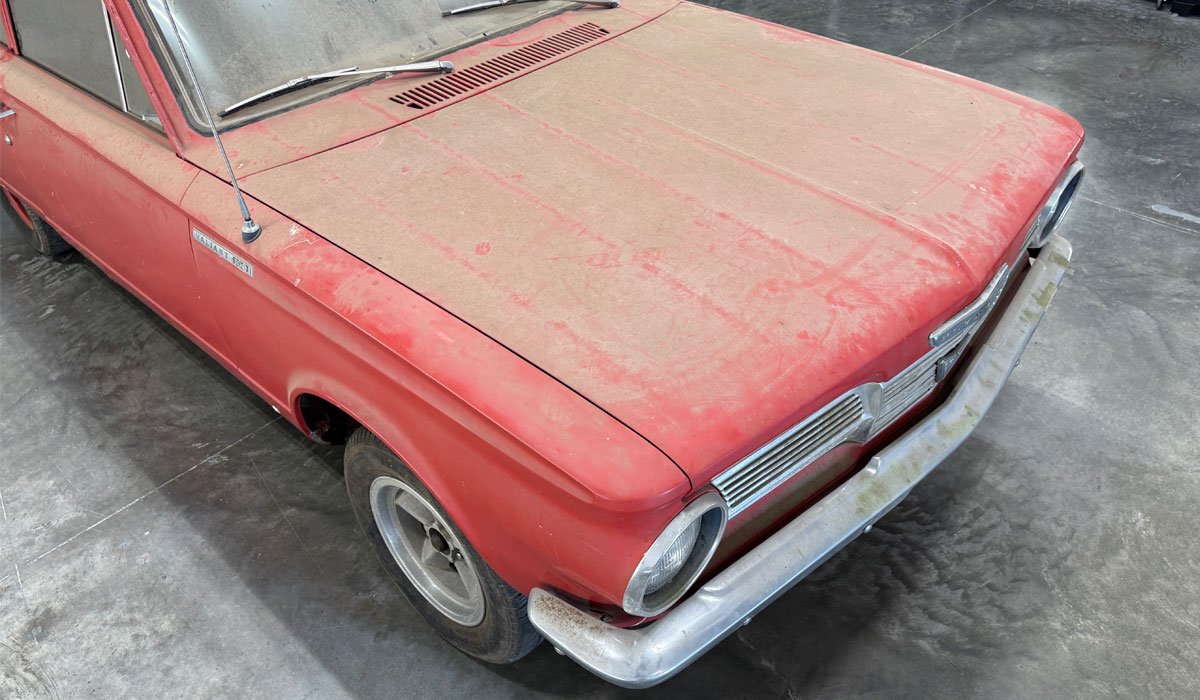 Barn-Find-1965-Valiant004.jpg