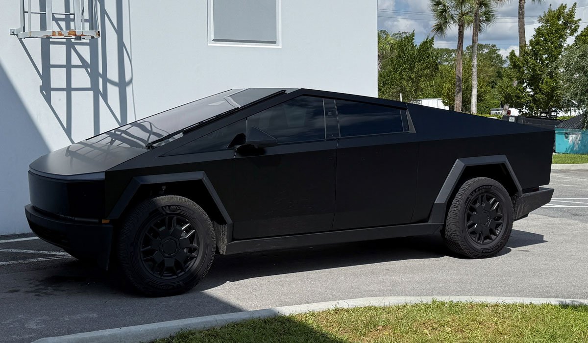 Cybertruck-Matte-Black001.jpg