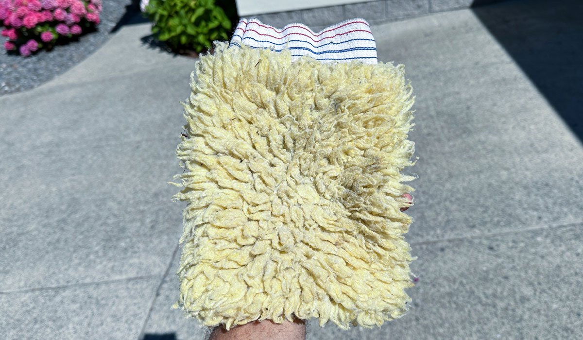 Gold-Fleece-Wash-Mitt004.jpg