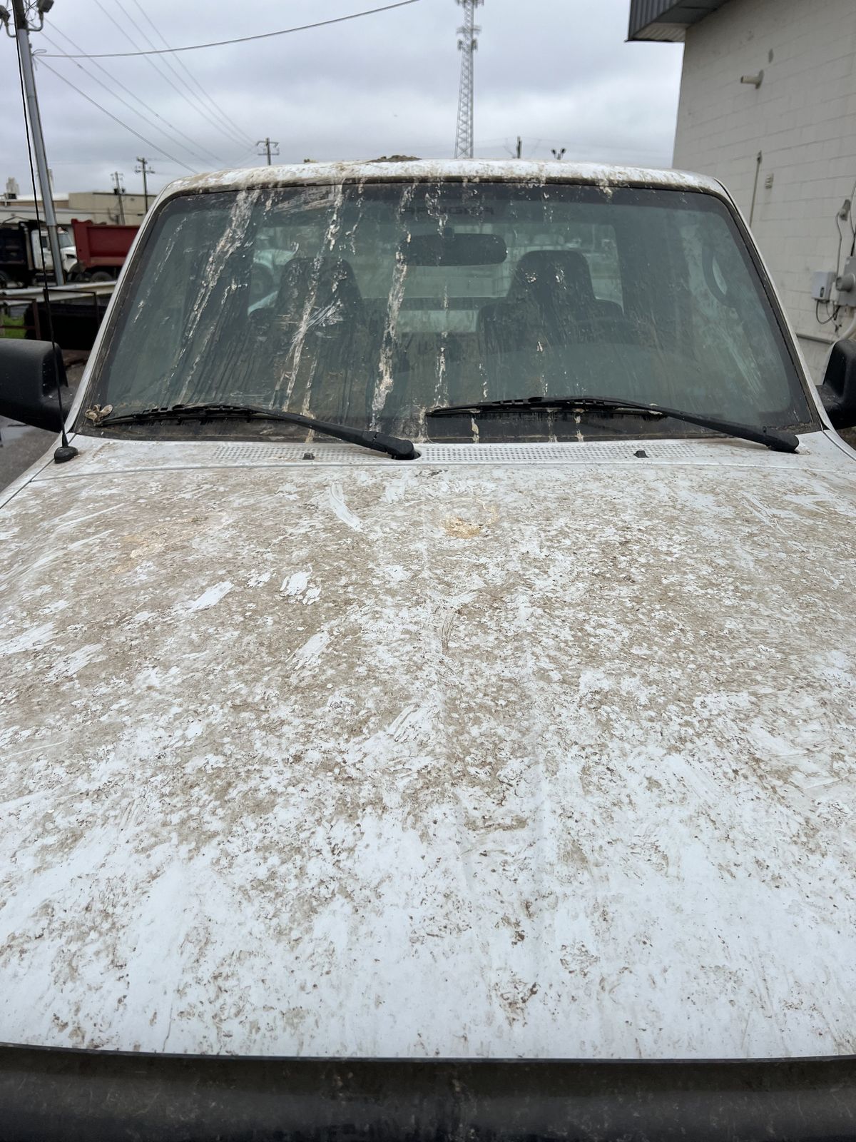 whitetruck001.jpg